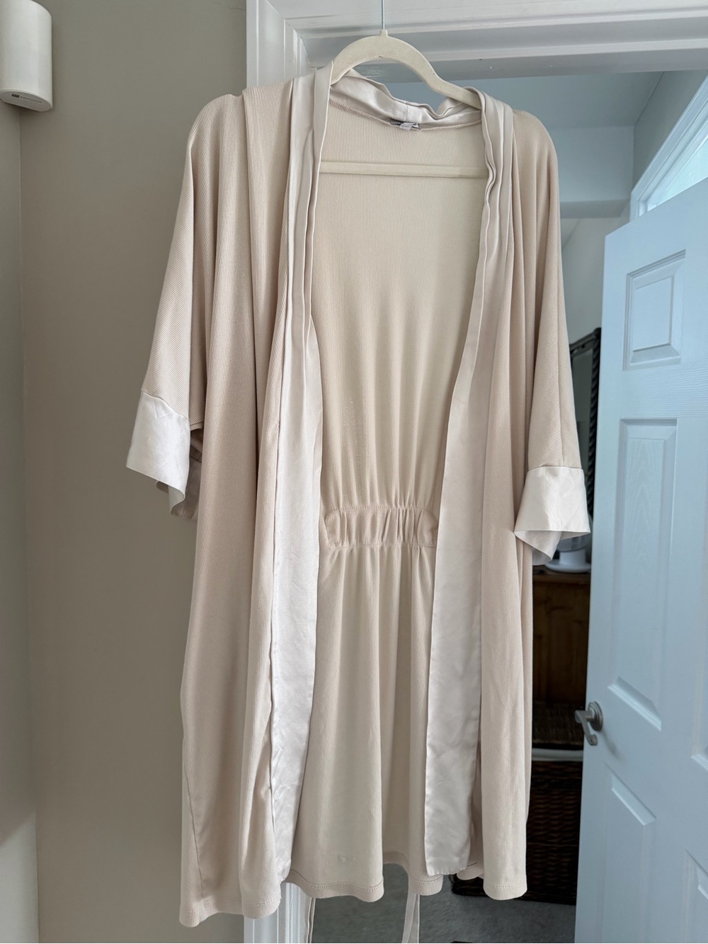 PJ Harlow Cream Satin-Trim Lounge Robe - Picture 2 of 4